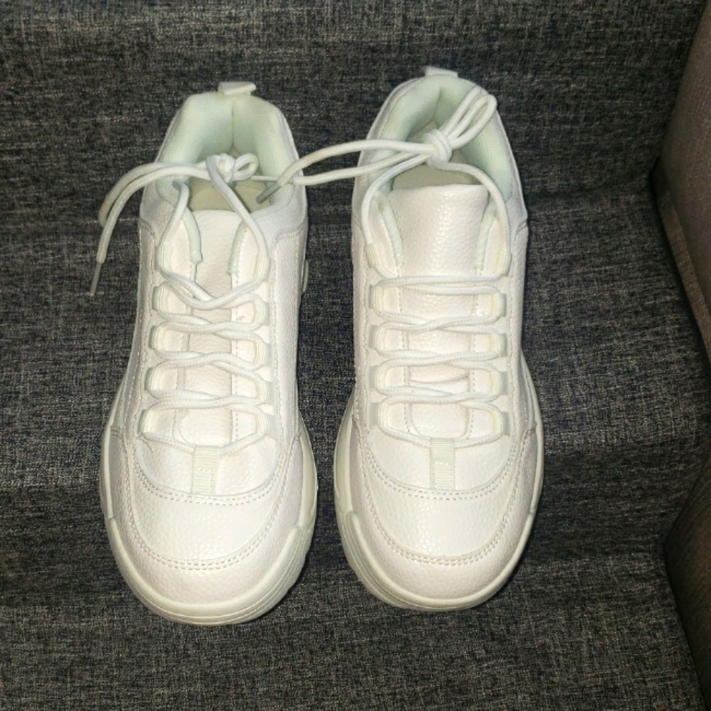 ASOS DESIGN Destined chunky sneakers in white. Size 37.